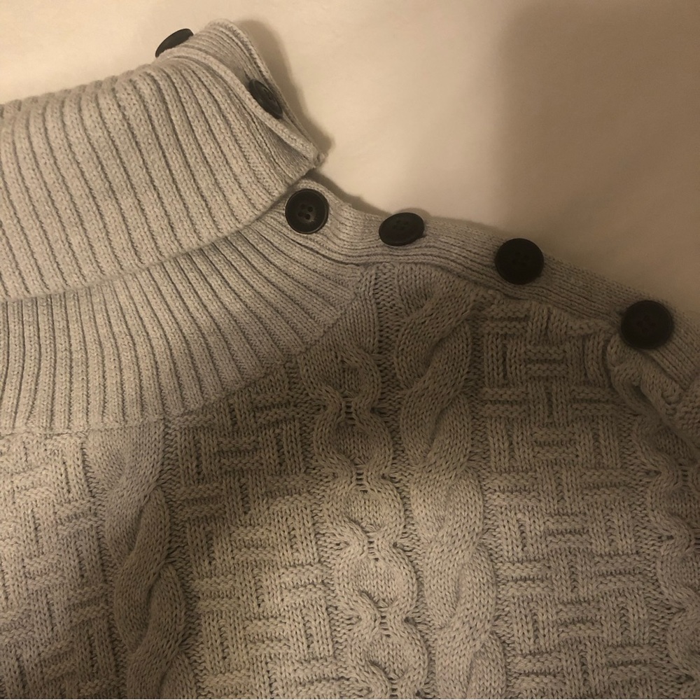 L.O.G.G. Gray Sweater❗️